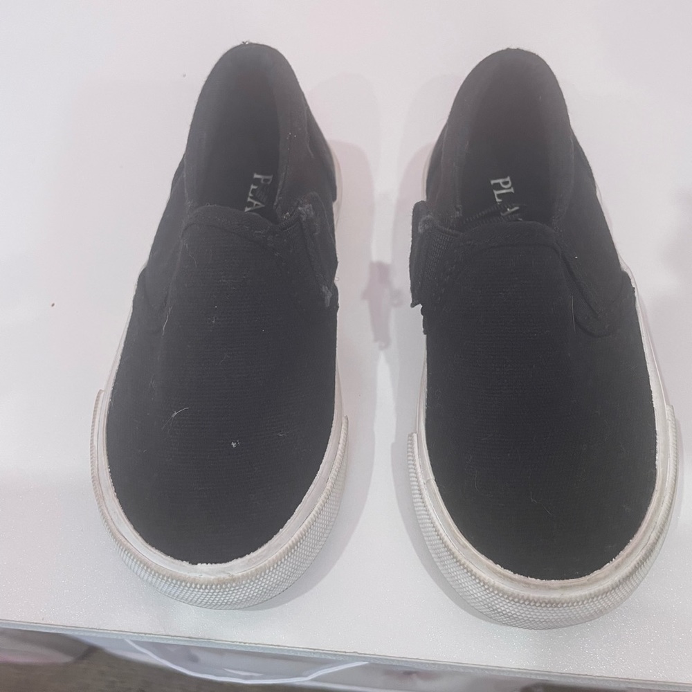 Pre owned slide on toddler shoes size 7. Black color. - Picture 4 of 4
